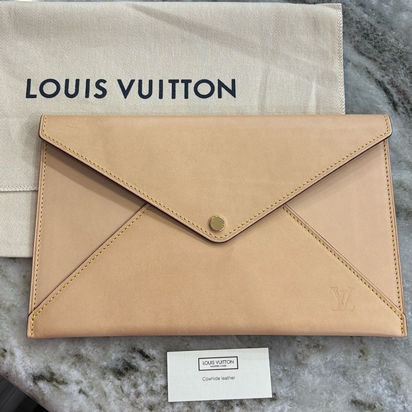 LOUIS VUITTON VIC Gift Envelope Clutch bag Leather
New - Picture 2 of 6